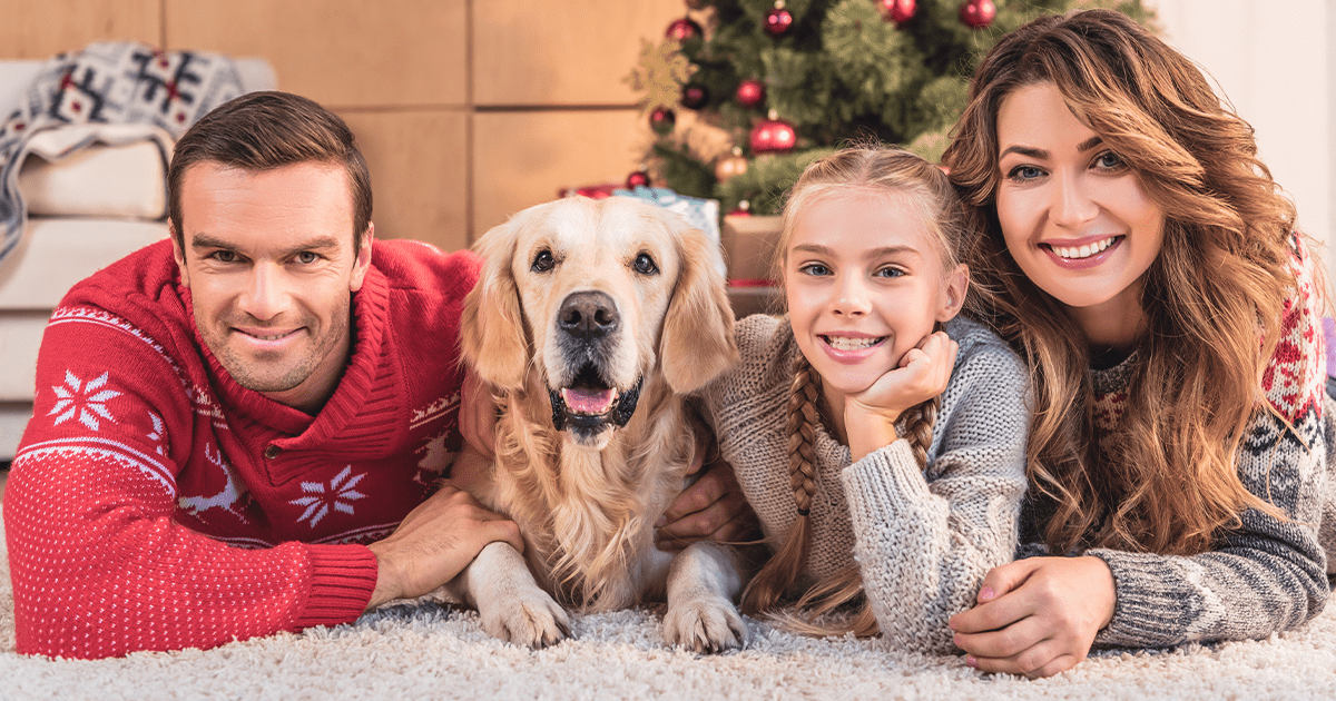 Familie mit Hund Weihnachtszeit